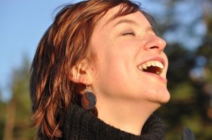 De todos son conocidos los efectos beneficiosos de la risa; también para las personas con discapacidad