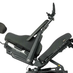 caracteristicas-silla-de-ruedas-electrica-traccion-central-quickie-q500-m-sedeo-pro-reposabrazos-abatibles-hacia-atras